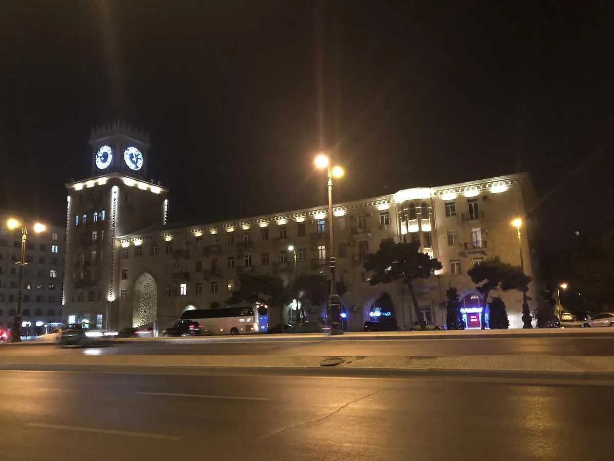 Clock Tower Apartment In Bakü